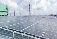 建新國際10號倉太陽光電系統側面照
