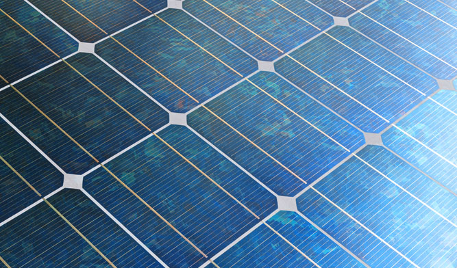 單晶矽-單晶矽太陽能光電板(Amorphous silicon)一般使用在大面積電力轉換的發電系統或太空衛星電力上，成本比較高。也是使用時間最長久的太陽能光電板類型。其轉換效率亦為目前所有類型之太陽能光電板中最高的(20%左右)，性能穩定，為目前市場主流。