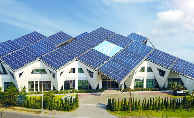 新廠於102年7月21日落成，為全台灣首座將太陽能發電與建築結合一體的大型綠色多功能廠辦，建物以多角排列的獨特造型，搭配特殊鋼體結構，於空中鳥瞰時更能突顯其設計之巧思創意。選擇在永康科技工業區落腳，除因聯外交通便利及水電基礎設施完善外，亦緊鄰永康行政區及台南科學園區，不乏聚落產業之人力資源，同時也落實台南市政府所推動之低碳綠色幸福城市政策，未來也將成為台南市的地標建物，引領全球目光。