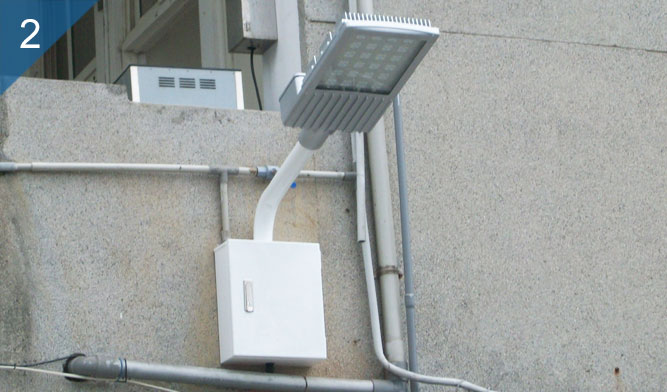 璧燈照明多架設在建築物本體上,太陽能模組則架設在其他地點